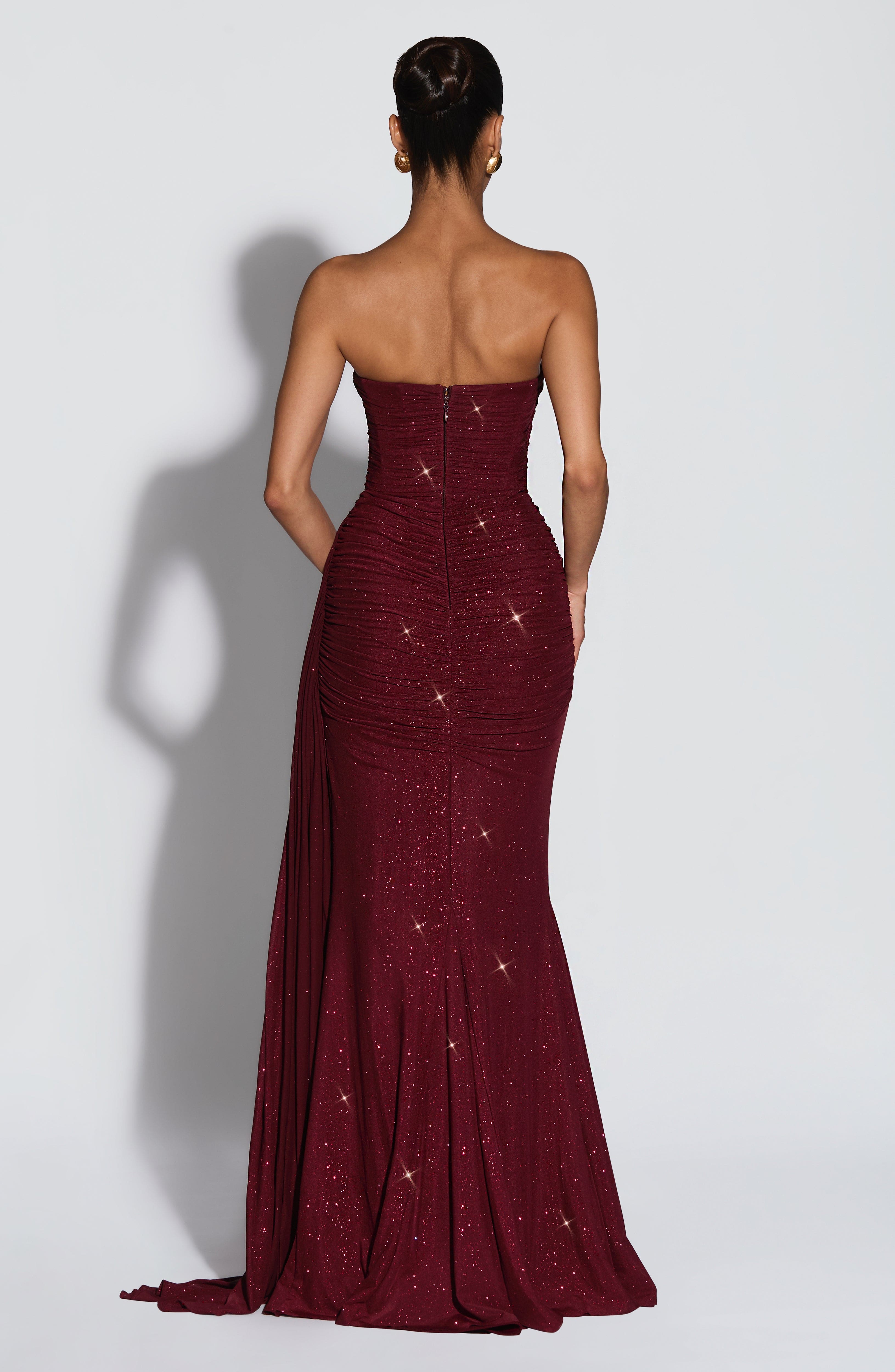 Sukienka maxi Ashika – winna z połyskiem